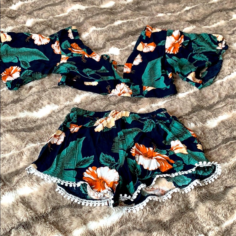 2-piece Tropical print top & shorts